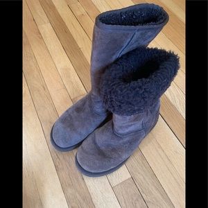 Classic Women’s Size 7 UGGs.  Good condition